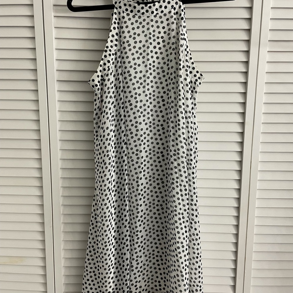 Fun & flirty Betsy Johnson polka dot swing dress, lined, shows off shoulders!